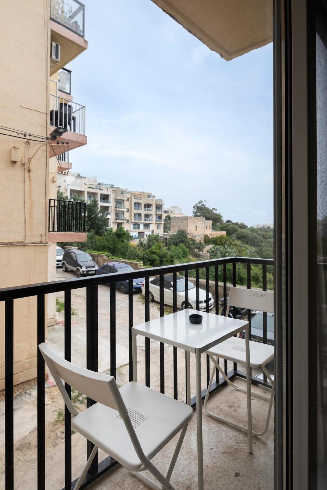 Modern 3 Bedroom & 3 Bathroom Apartment - Near Balluta Bay San Ġiljan Exterior foto